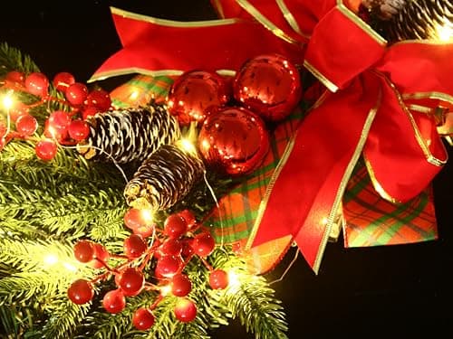 4 Pack Red Teardrop Christmas Wreath Decorations for Front Door (4PCS)